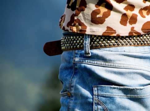 Vem kom på jeans och varför är de blå?